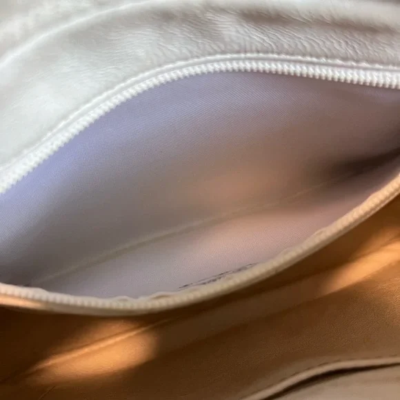 SOLD Small Vintage CHANEL White Caviar Camera Bag - Picture 15 of 16